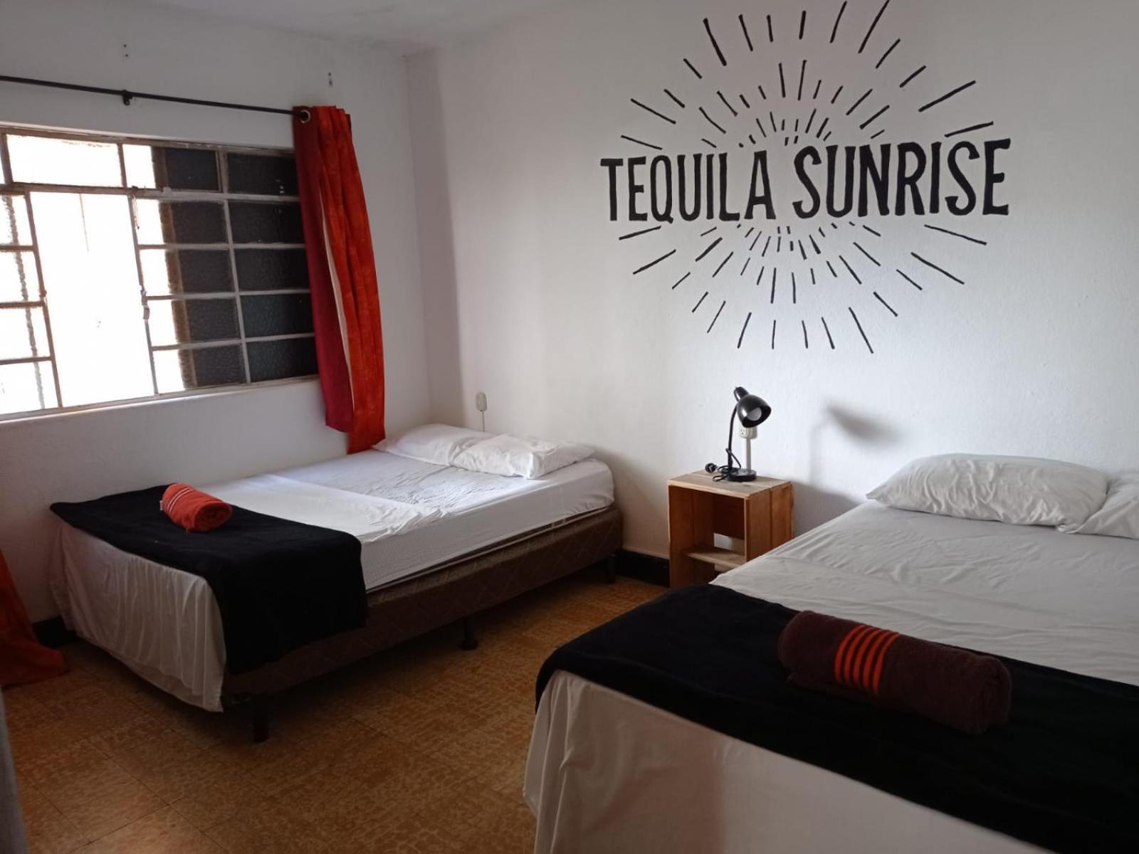 גואטמלה Tequila Sunrise Hostel מראה חיצוני תמונה